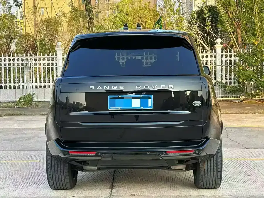 Land Rover Range Rover Range Rover 2023 facelift 3.0 L6 400PS Extended Edition 2023 — миниатюра 2