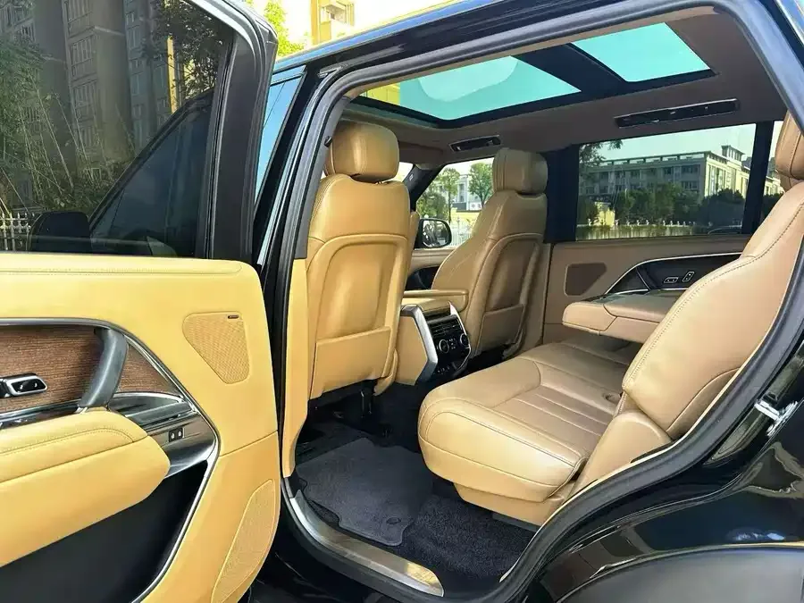 Land Rover Range Rover Range Rover 2023 facelift 3.0 L6 400PS Extended Edition 2023 — миниатюра 3