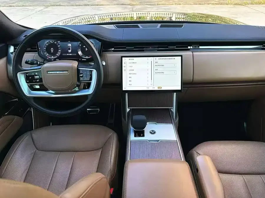 Land Rover Range Rover Range Rover 2023 facelift 3.0 L6 400PS Extended Edition 2023 — миниатюра 5