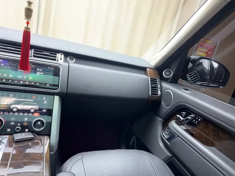 Land Rover Range Rover Range Rover 2020 3.0 L6 Legend Extended Edition 2022 — миниатюра 5