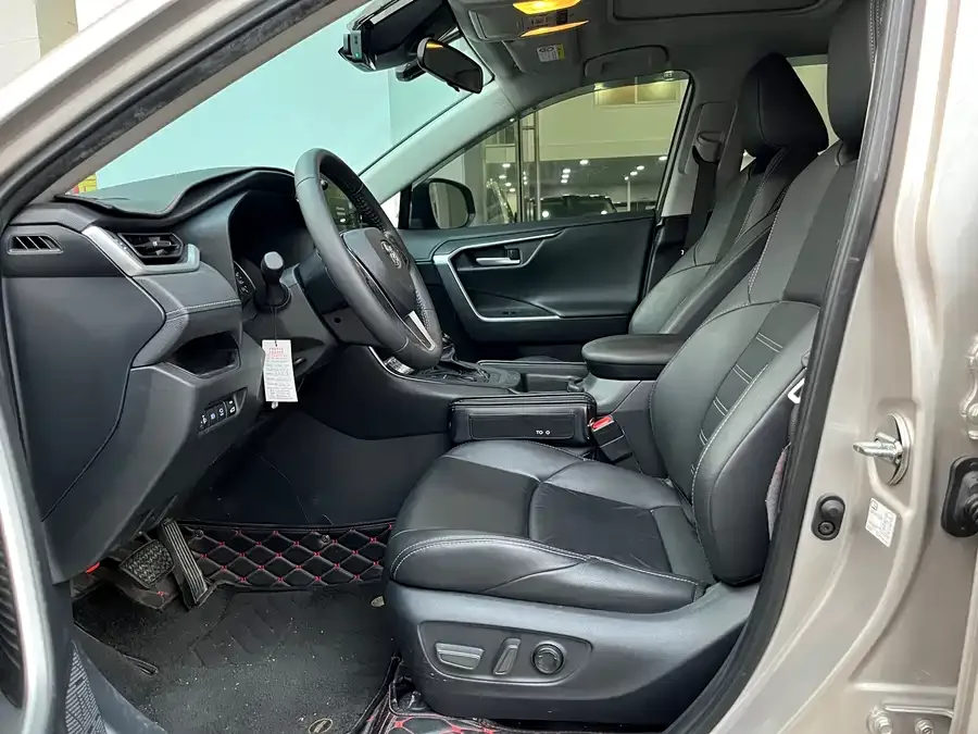 Toyota Wildlander Wildlander 2022 2.0L CVT 2WD Luxury PLUS Edition 2023 — миниатюра 4