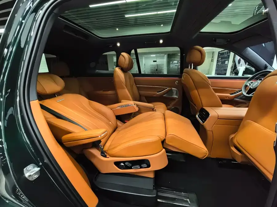 AITO M8 Wenjie M8 2025 Extended Range Ultra Edition 53.4kWh 6-Seat Version (192-line LiDAR) 2025 — миниатюра 4