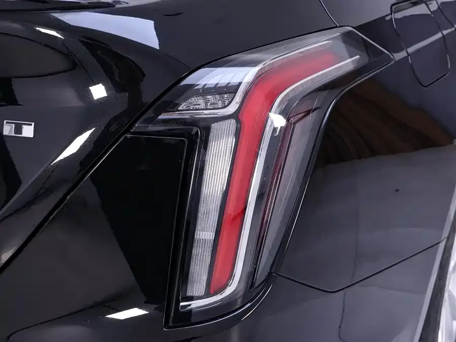 Cadillac CT4 2022 28T Fashion Model 2022 — миниатюра 3
