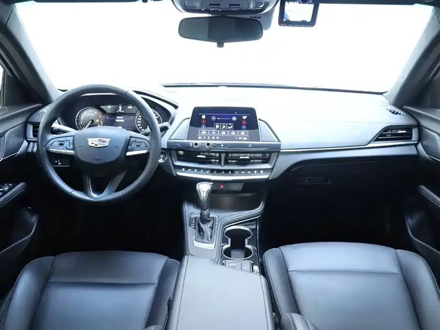 Cadillac CT4 2022 28T Fashion Model 2022 — миниатюра 4