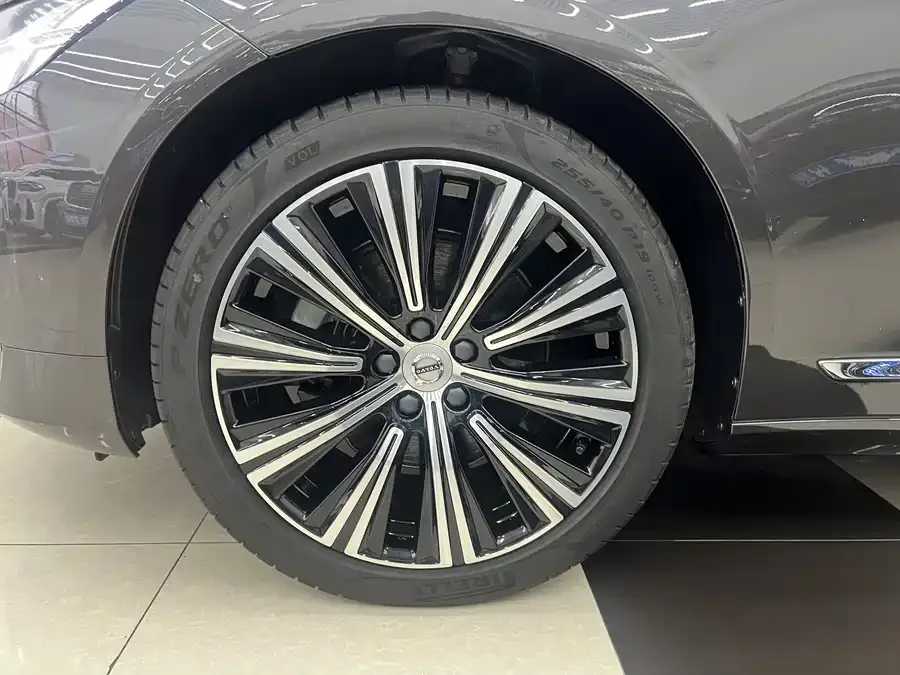 Volvo S90 2025 B5 Zhiyuan Luxury Edition 2025 — миниатюра 2