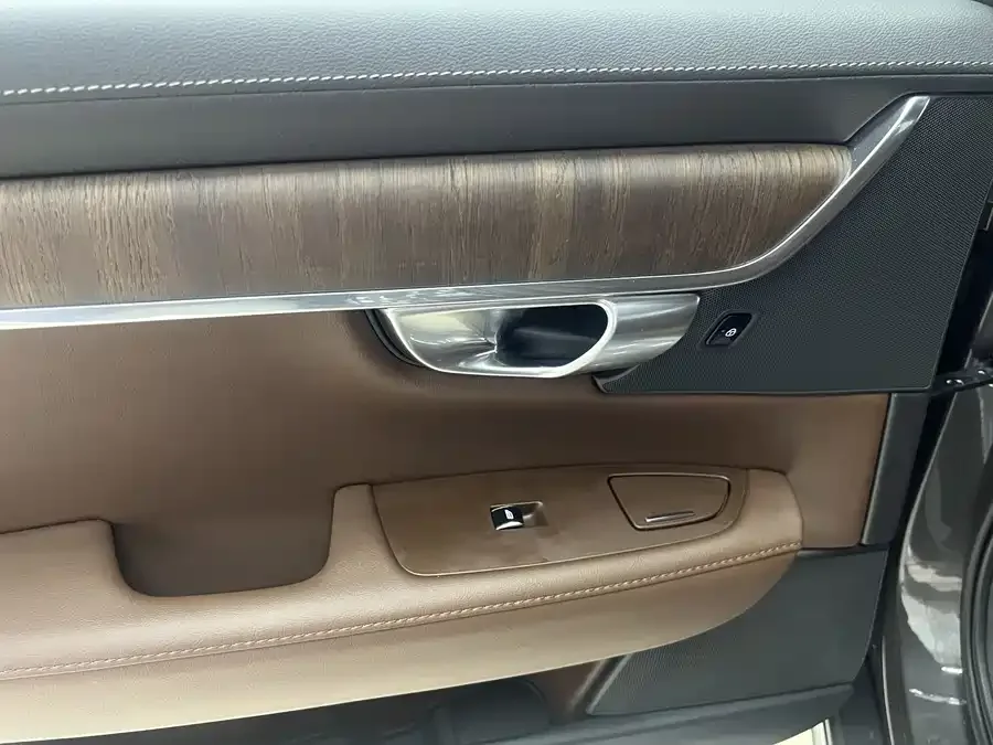 Volvo S90 2025 B5 Zhiyuan Luxury Edition 2025 — миниатюра 4