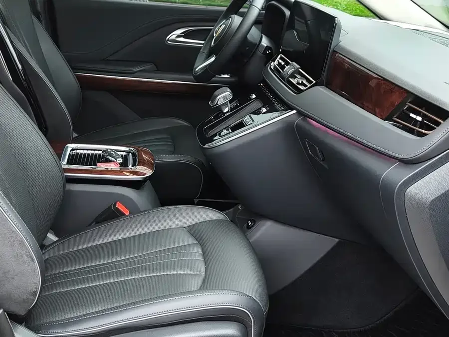 Hongqi HQ9 PHEV Hongqi HQ9 PHEV 2024 2.0T 4WD Luxury Edition 2024 — миниатюра 2