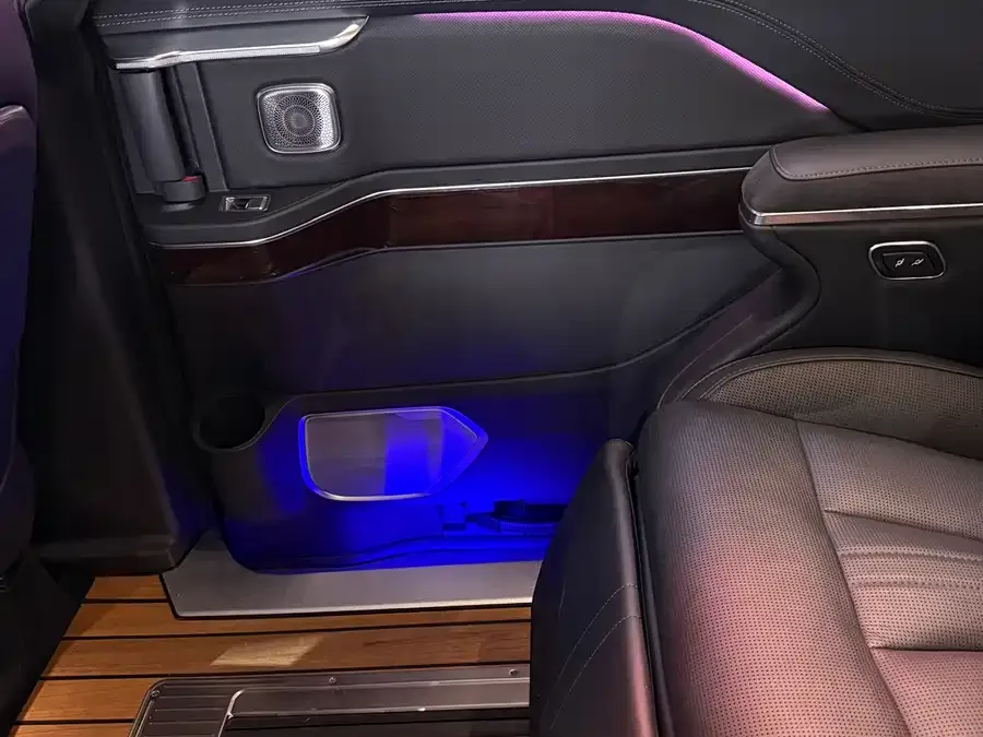Hongqi HQ9 PHEV Hongqi HQ9 PHEV 2024 2.0T 4WD Luxury Edition 2024 — миниатюра 4