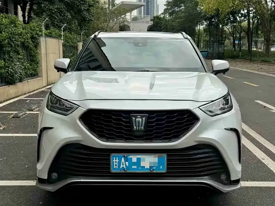 Toyota Crown Land 2022