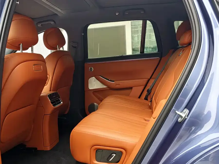 AITO M7 Wenjie M7 2026 Extended Range Ultra 4WD 5-Seater (192-line LiDAR) 2025 — миниатюра 5