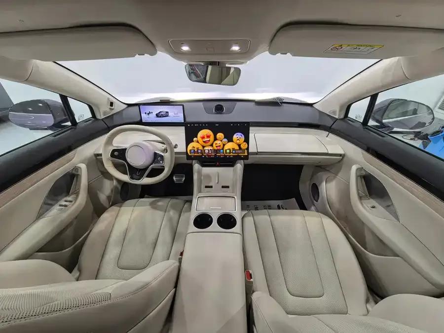 Smart world R7 Zhijie R7 2025 model with extended range of 331km Ultra 2025 — миниатюра 2
