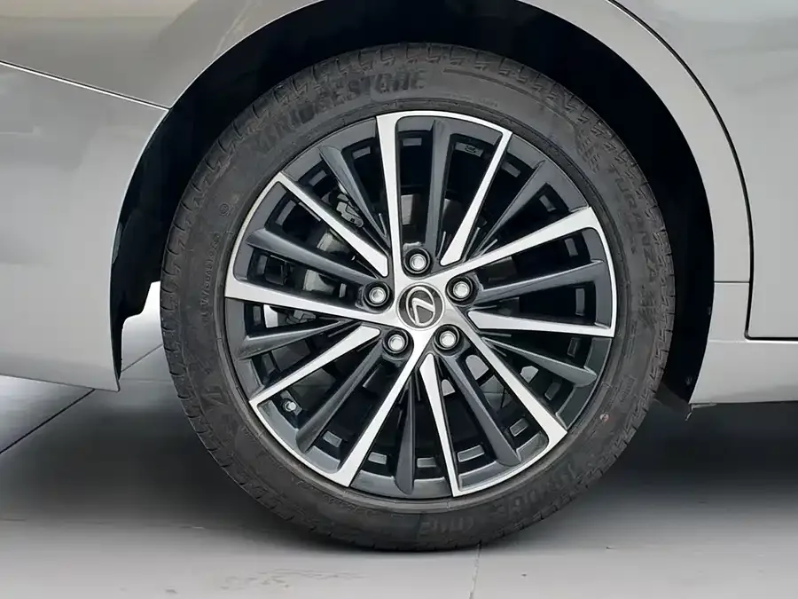 Lexus ES 2022 300h Premium Edition 2024 — миниатюра 4