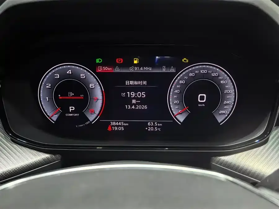 Audi Q6 2024 45 TFSI quattro Shadow Warrior Edition 6-seater 2024 — миниатюра 3