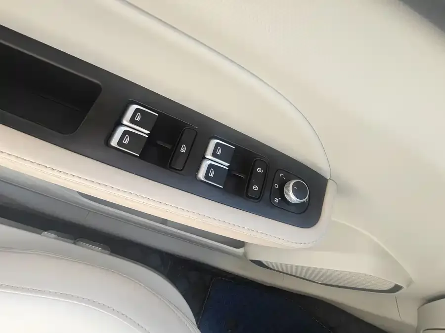 Geely ICON Geely ICON 2023 1.5TD Chocolate Edition 2023 — миниатюра 4