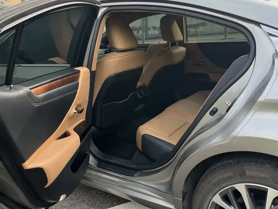 Lexus ES 2024 200 Premium Edition 2024 — миниатюра 3