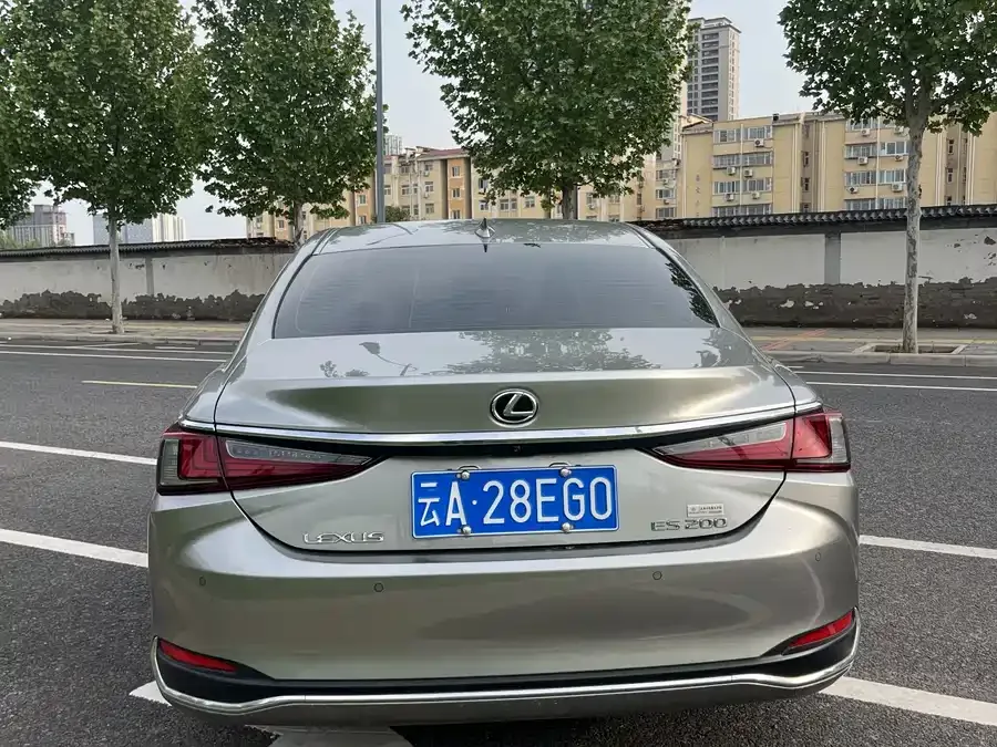 Lexus ES 2024 200 Premium Edition 2024 — миниатюра 4