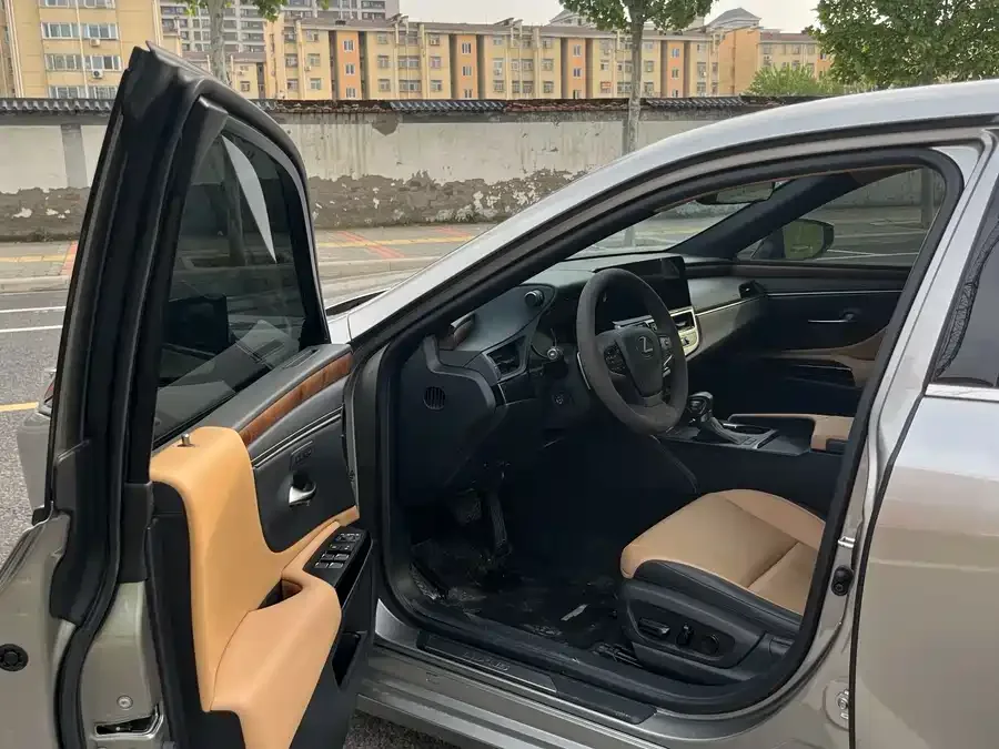 Lexus ES 2024 200 Premium Edition 2024 — миниатюра 5