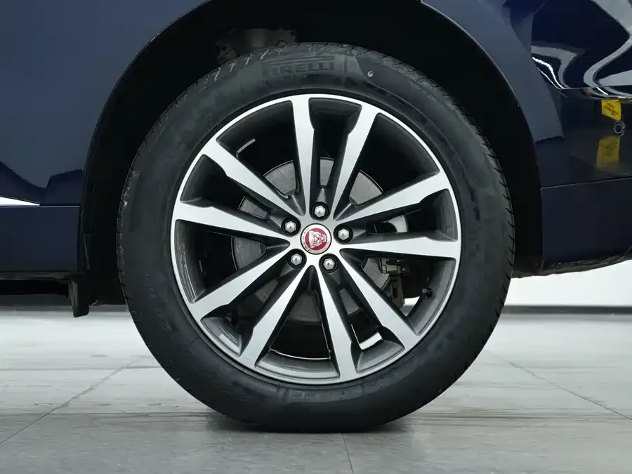 Jaguar F-Pace 2021 250PS R-Dynamic S 2022 — миниатюра 3