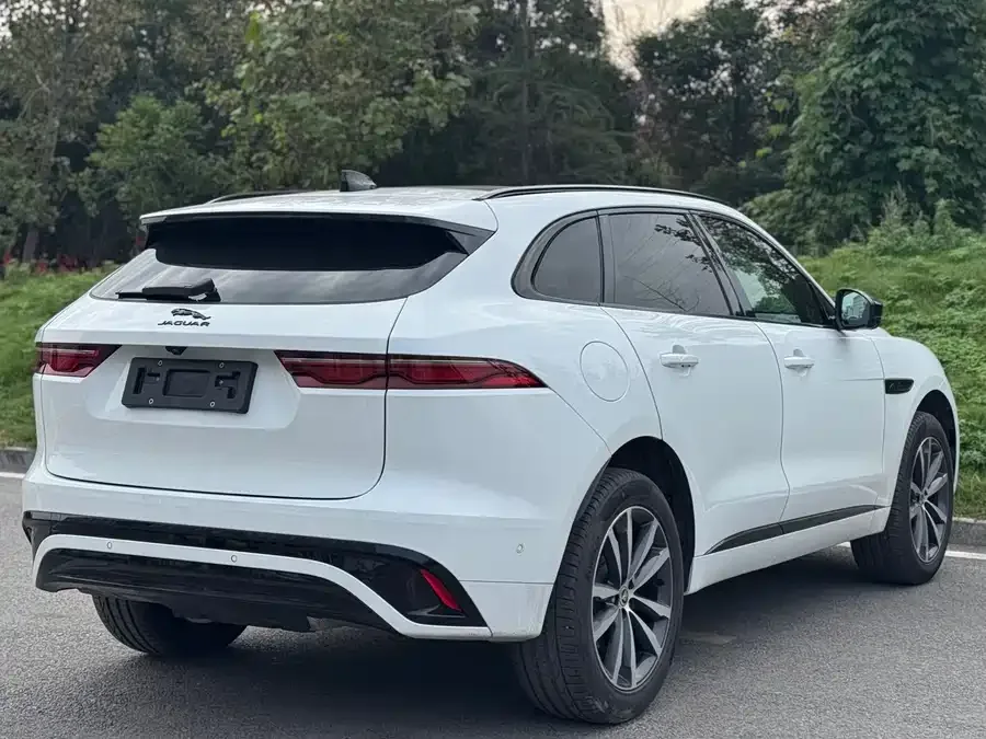 Jaguar F-Pace 2025 P250 R-Dynamic SE 2024 — миниатюра 4