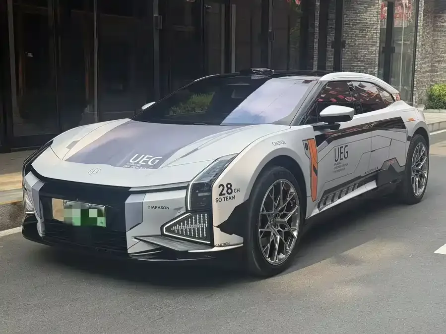 HiPhi Z 2023