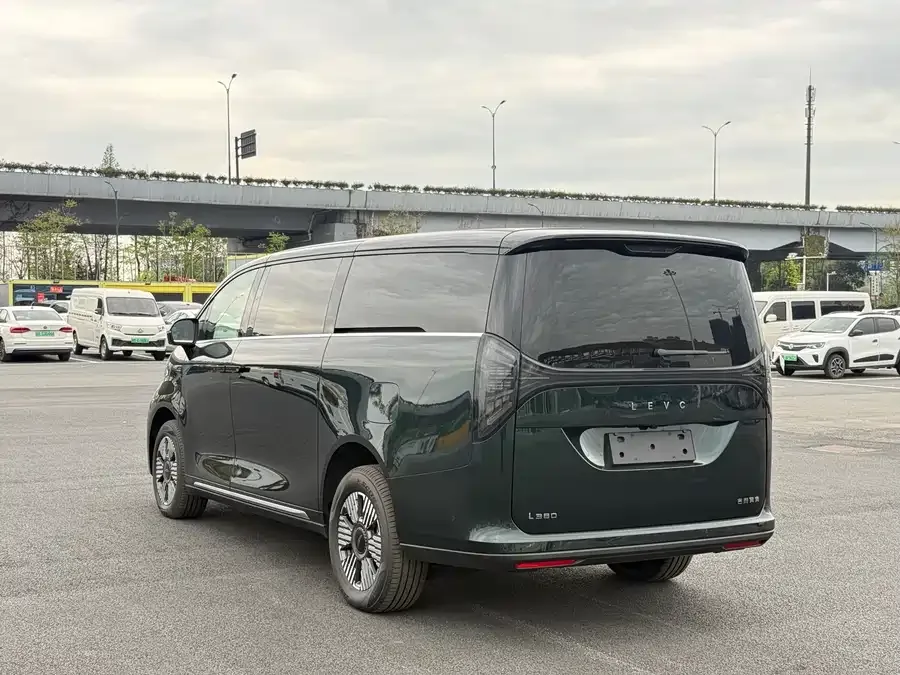 Geely Yizhen L380 Yizhen L380 2024 140 degree 6-seater 4WD Ultra 2026 — миниатюра 3