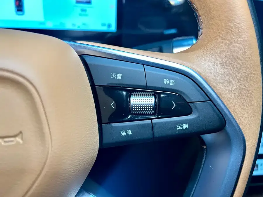 Geely Galaxy L7 Galaxy L7 2025 EM-i 115km Exploration+ Edition 2025 — миниатюра 4