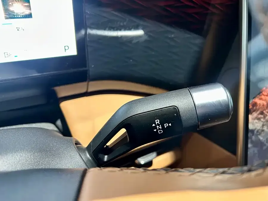 Geely Galaxy L7 Galaxy L7 2025 EM-i 115km Exploration+ Edition 2025 — миниатюра 5
