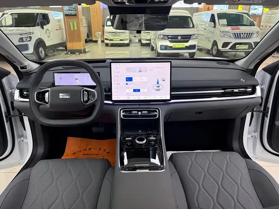 Geely Galaxy A7 Galaxy A7 2025 EM-i 150km Starship Edition 2025 — миниатюра 2