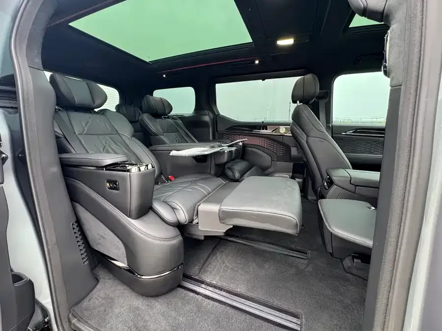 Zeekr 009 Zeekr 009 2024 six-seat executive version four-wheel drive 108kWh 2025 — миниатюра 3