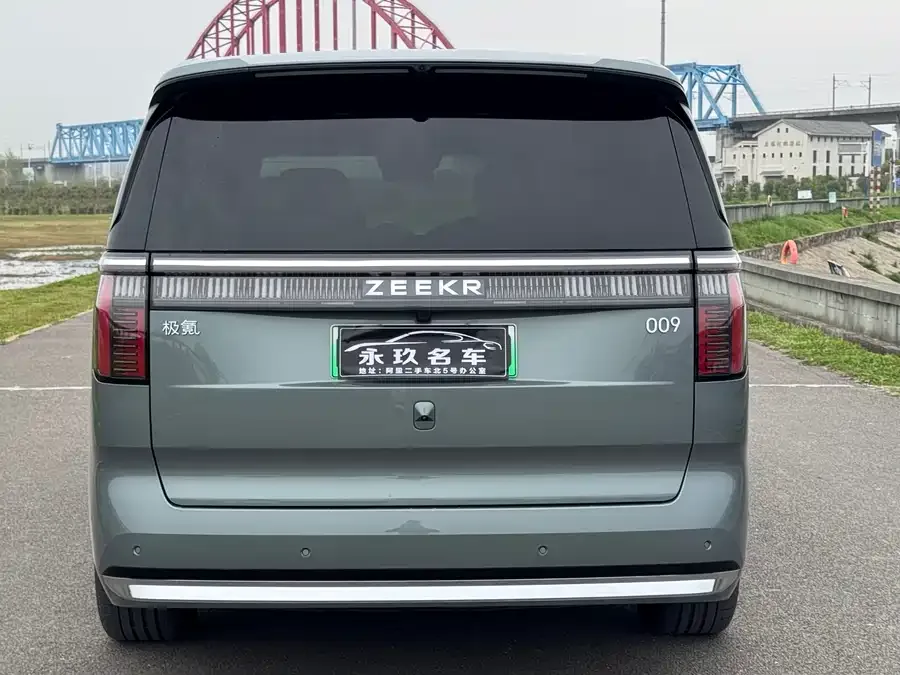 Zeekr 009 Zeekr 009 2024 six-seat executive version four-wheel drive 108kWh 2025 — миниатюра 5