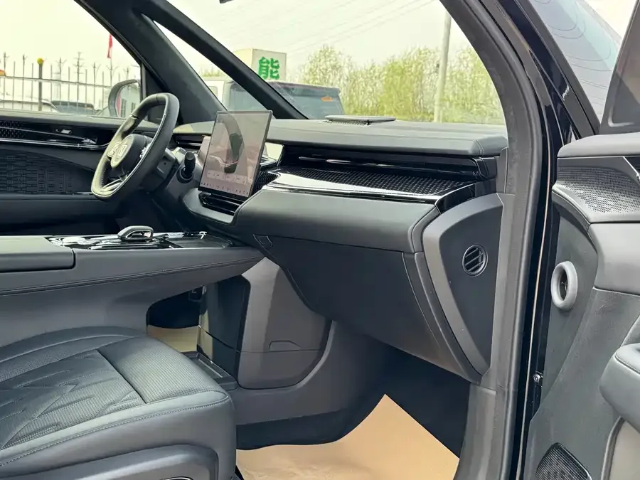 Zeekr 009 Zeekr 009 2024 seven-seat aisle version four-wheel drive 108kWh 2025 — миниатюра 3