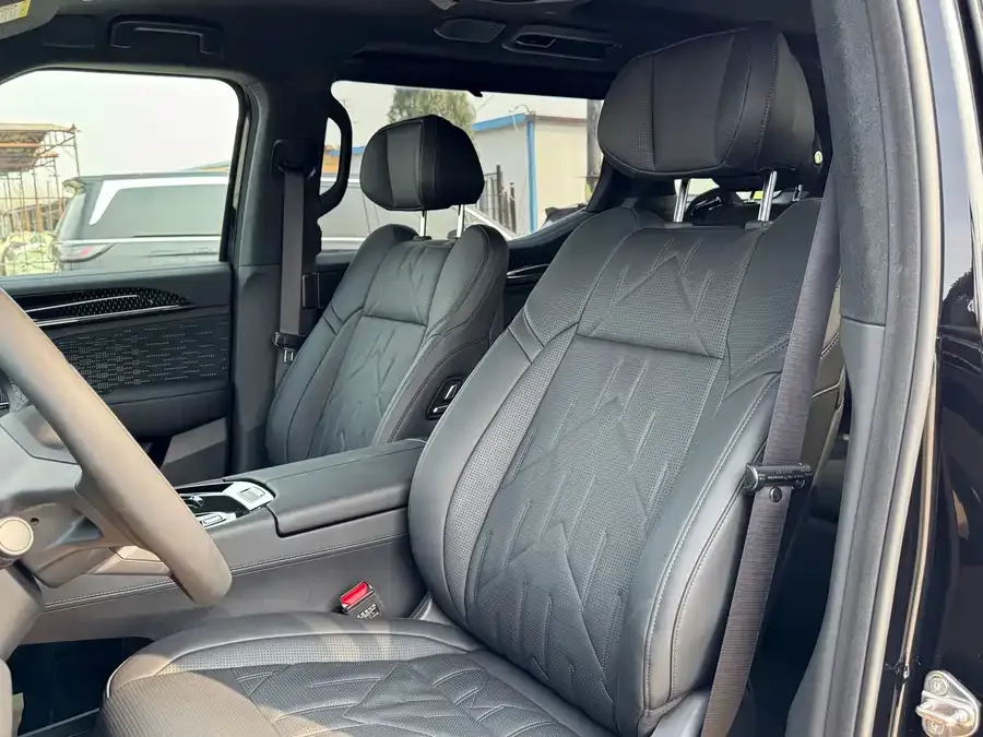 Zeekr 009 Zeekr 009 2024 seven-seat aisle version four-wheel drive 108kWh 2025 — миниатюра 5