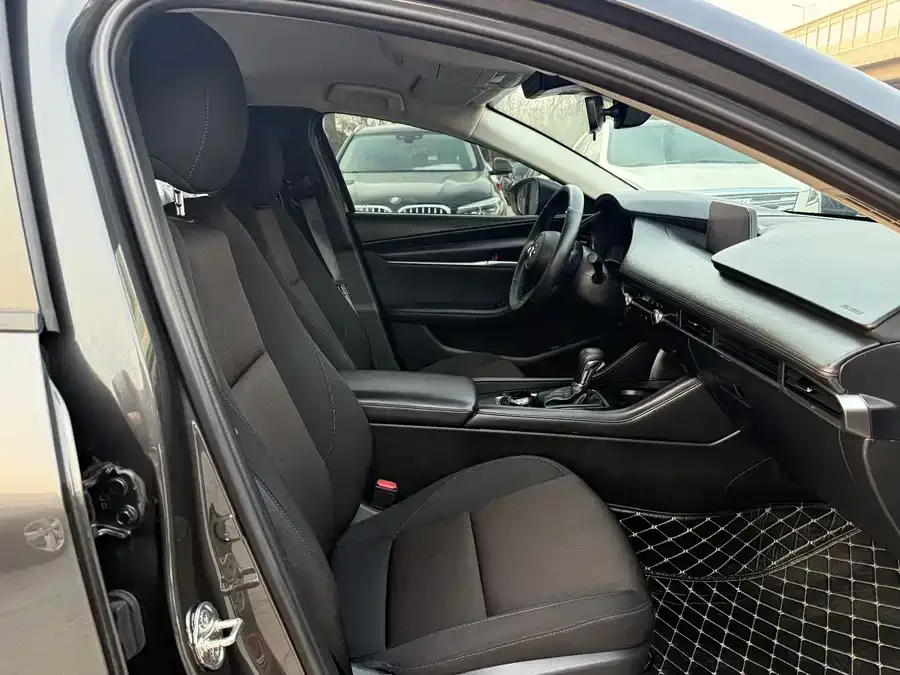 Mazda Axela Mazda3 Angkesela 2021 2.0L automatic quality version 2024 — миниатюра 2