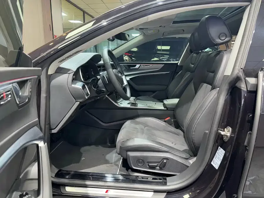 Audi A7L 2024 45TFSI S-line Dream Flow Crystal Set 2024 — миниатюра 2