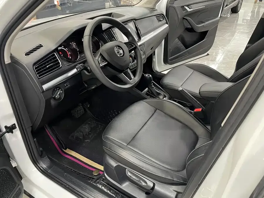 Skoda Kamiq Komic 2023 1.5L automatic comfort version 2023 — миниатюра 5