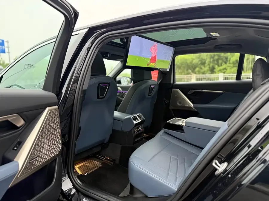 BMW 5 Series BMW 5 Series 2024 530Li Exclusive Luxury Package 2024 — миниатюра 4