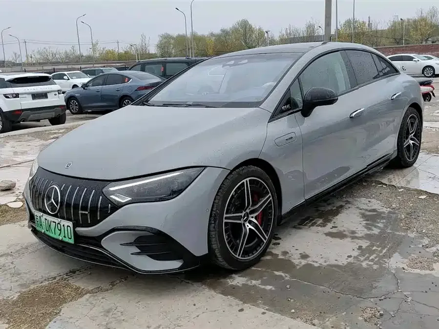 Mercedes-Benz EQE SUV AMG 2024