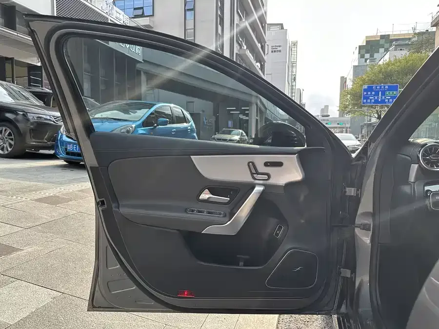 Mercedes-Benz A-Class AMG Mercedes-Benz A-Class AMG 2020 AMG A 35 L 4MATIC 2023 — миниатюра 4