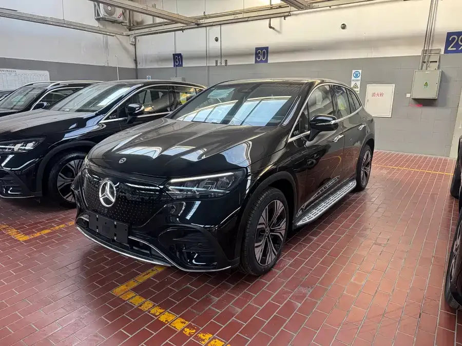 Mercedes-Benz EQE SUV 2025