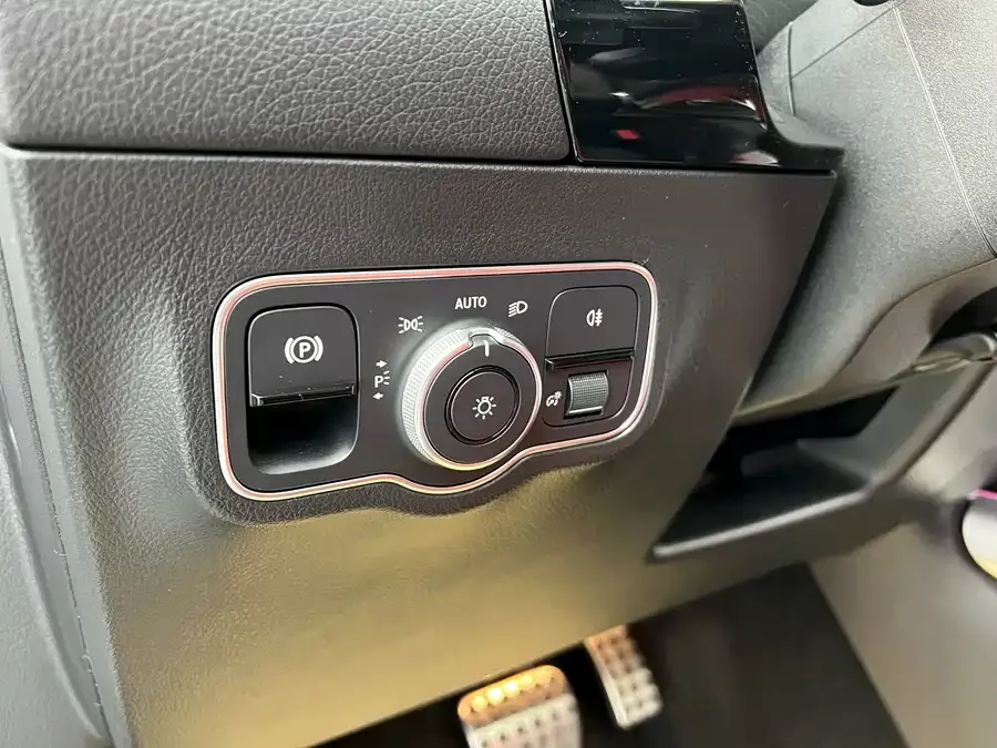 Mercedes-Benz GLA AMG Mercedes-Benz GLA AMG 2023 AMG GLA 35 4MATIC 2023 — миниатюра 2