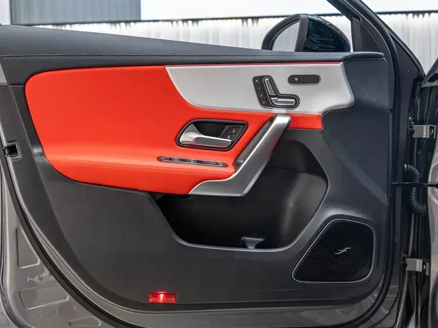 Mercedes-Benz A-Class AMG Mercedes-Benz A-Class AMG (Imported) 2025 AMG A 35 4MATIC 2025 — миниатюра 5