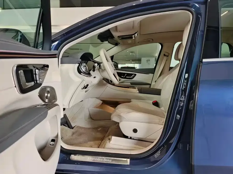 Mercedes-Benz EQS SUV Mercedes-Benz EQS SUV 2023 450 4MATIC Pioneer Edition 2023 — миниатюра 4