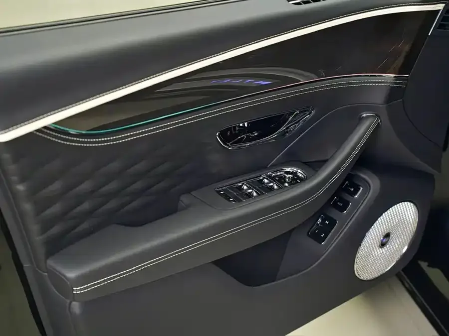 Bentley Flying Spur PHEV Mercedes-Benz Plug-in Hybrid 2022 2.9T V6 Hybrid 2022 — миниатюра 2