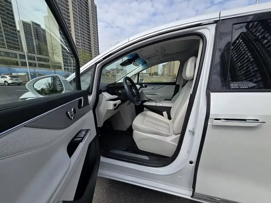 Buick GL8 New Energy 2024 Lu Zun Zhixiang Edition 7 Seaters 2024 — миниатюра 4