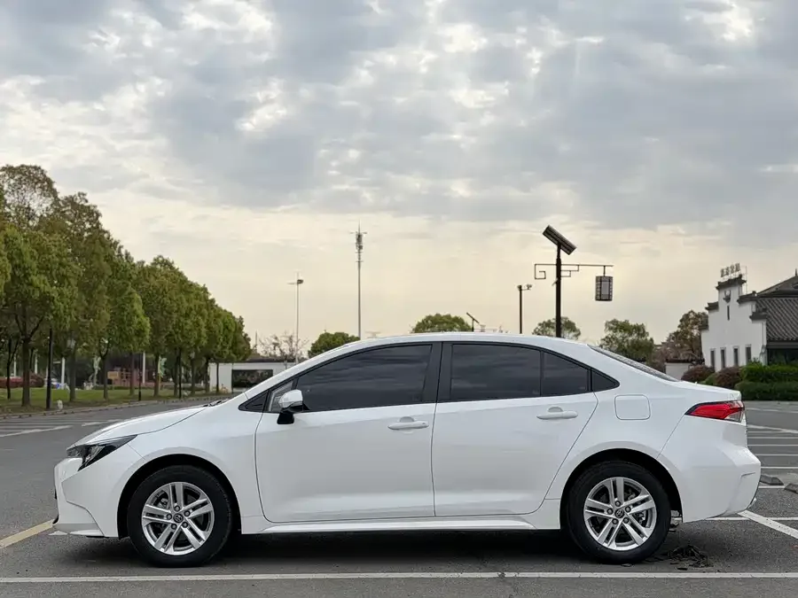 Toyota Levin 2022 Lelink 185T CVT Luxury Edition 2022 — миниатюра 4