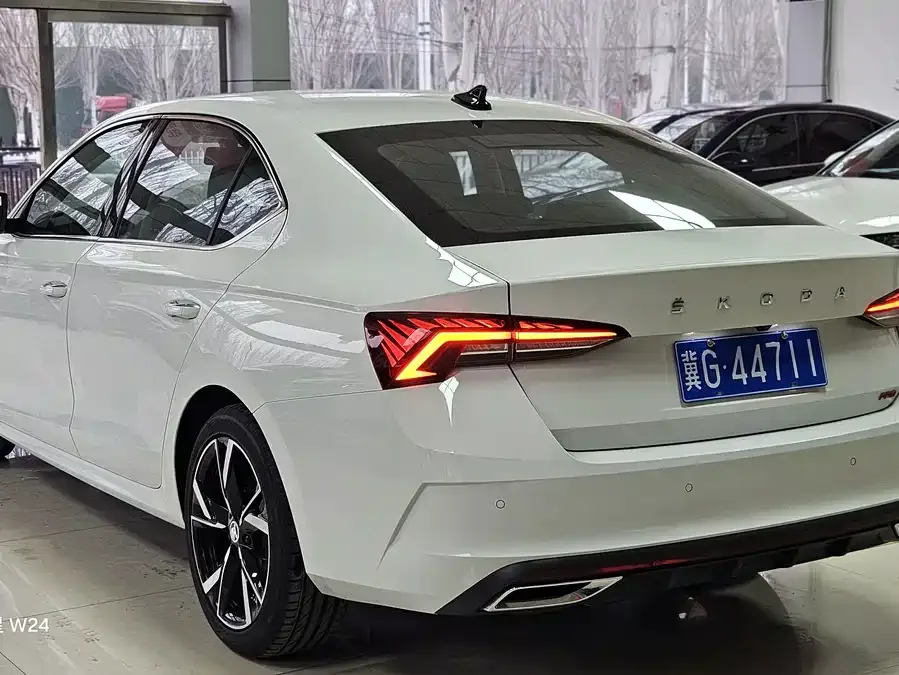 Skoda Octavia Octavia 2024 PRO TSI280 Premium Edition 2023 — миниатюра 4