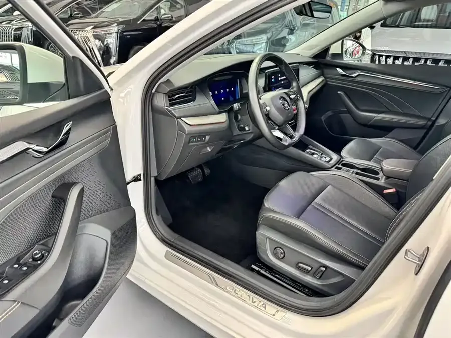 Skoda Octavia Octavia 2022 PRO TSI280 Luxury Edition 2022 — миниатюра 2