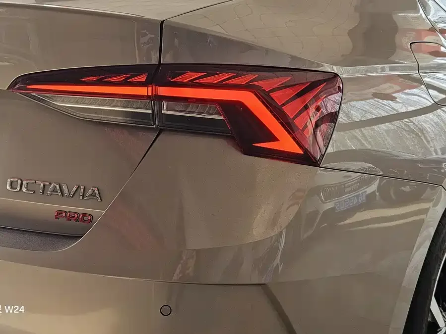 Skoda Octavia Octavia 2022 PRO TSI280 Premium Edition 2022 — миниатюра 3
