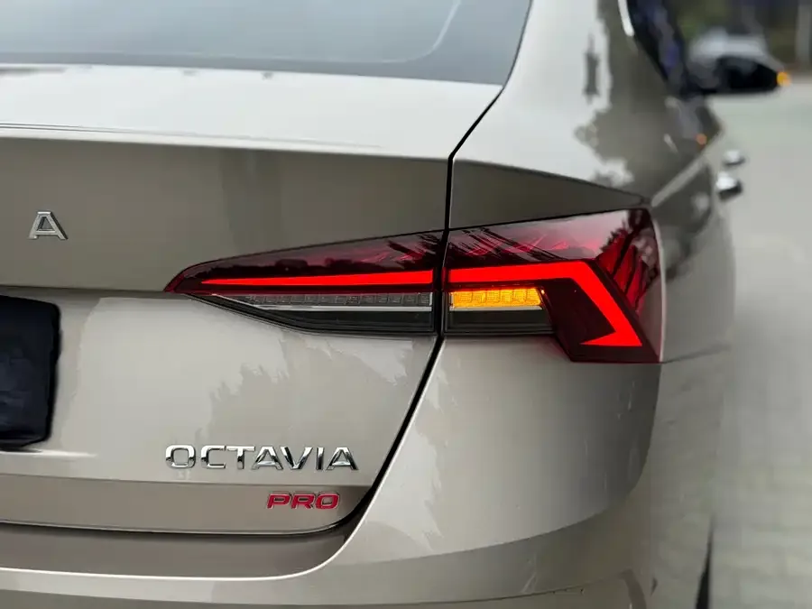 Skoda Octavia Octavia 2022 PRO TSI280 Premium Edition 2022 — миниатюра 5