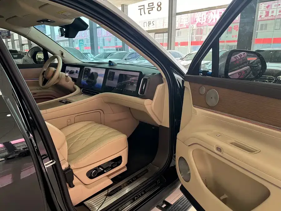 AITO M9 M9 2024 Extended Range Ultra Edition 42kWh 6-seater Edition 2024 — миниатюра 3